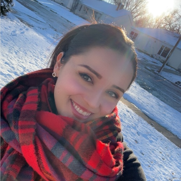 Meet your Posher, Jennifer - Picture 1 of 1